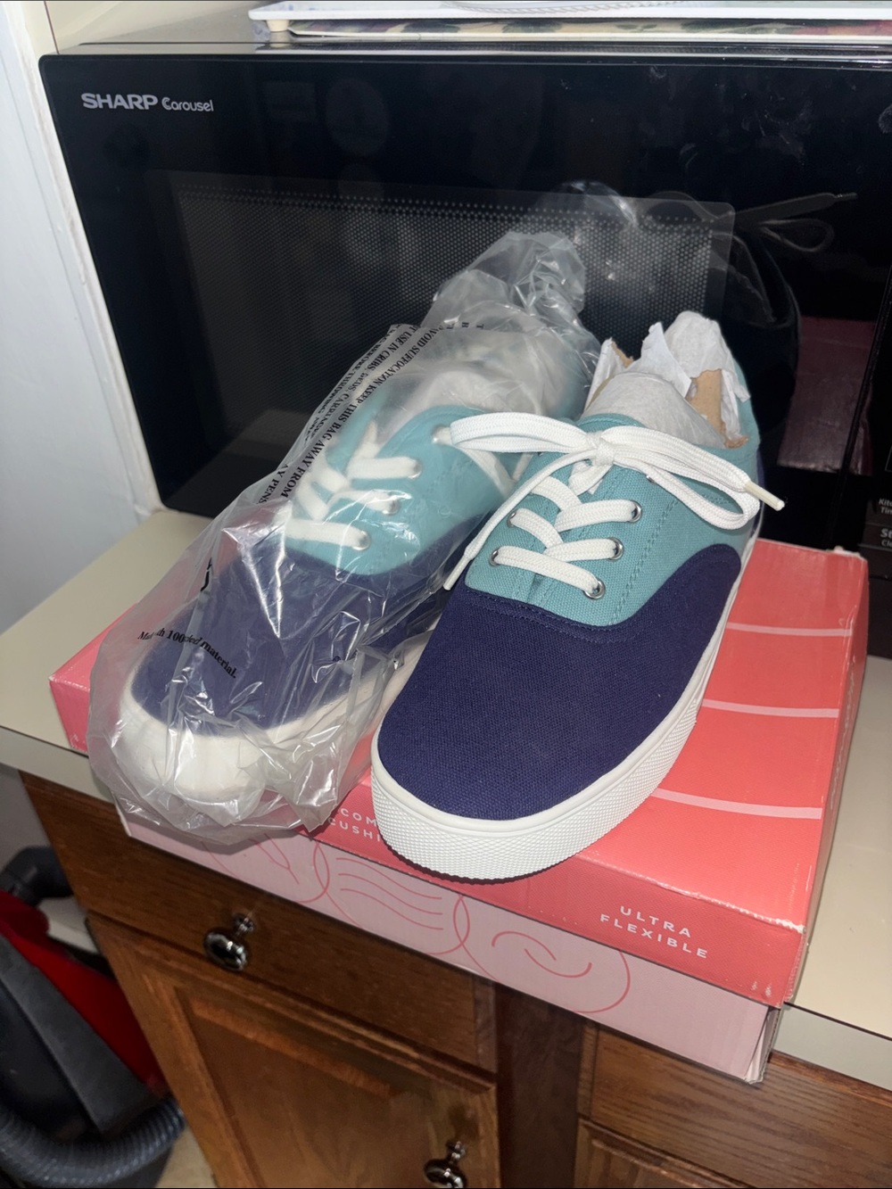 Easy Spirit Kids Navy and Teal Canvas Lace-Up Sneakers